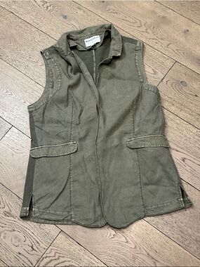Woman’s Marrakech sage green vest. Large. Front-linen, back-cotton. Pockets.